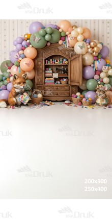 Tło fotograficzne „Pracownia krawiecka w lesie – pastelowa bajkowa aranżacja” | UB_800